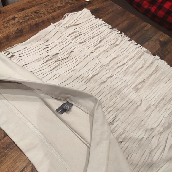 Beige fringe skirt. - Picture 3 of 4